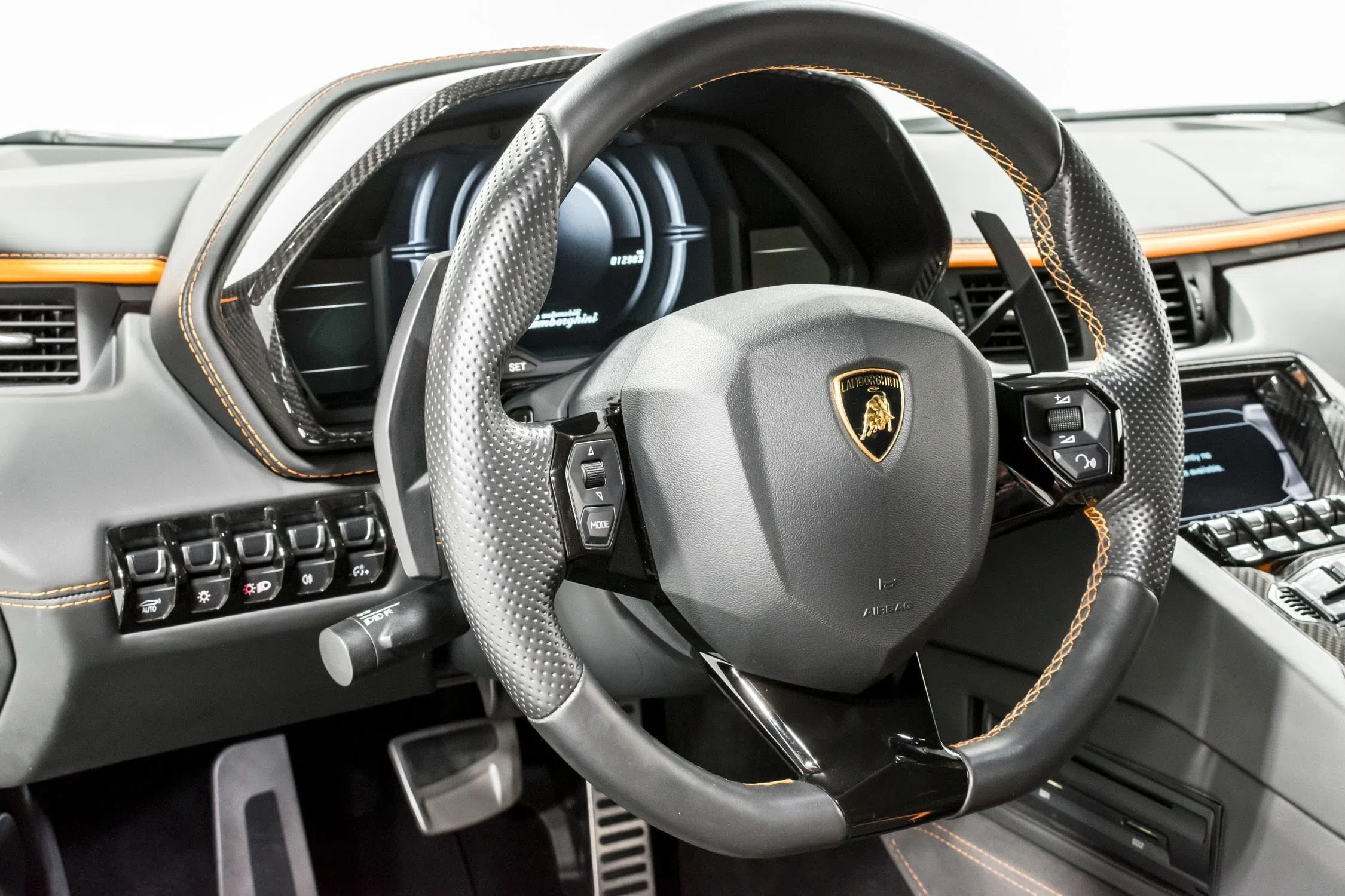 2018 Lamborghini Aventador S interior, steering wheel