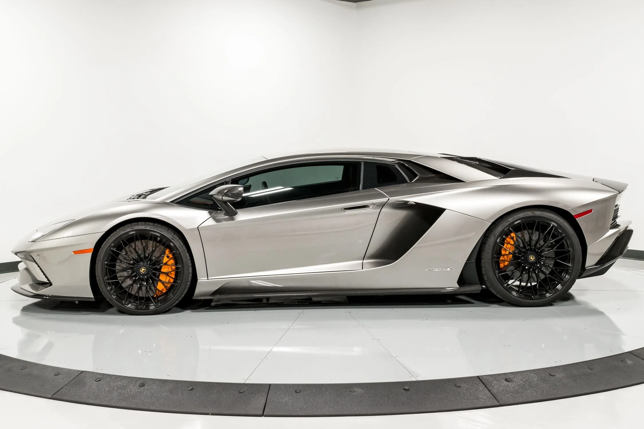 2018 Lamborghini Aventador S for sale, exterior