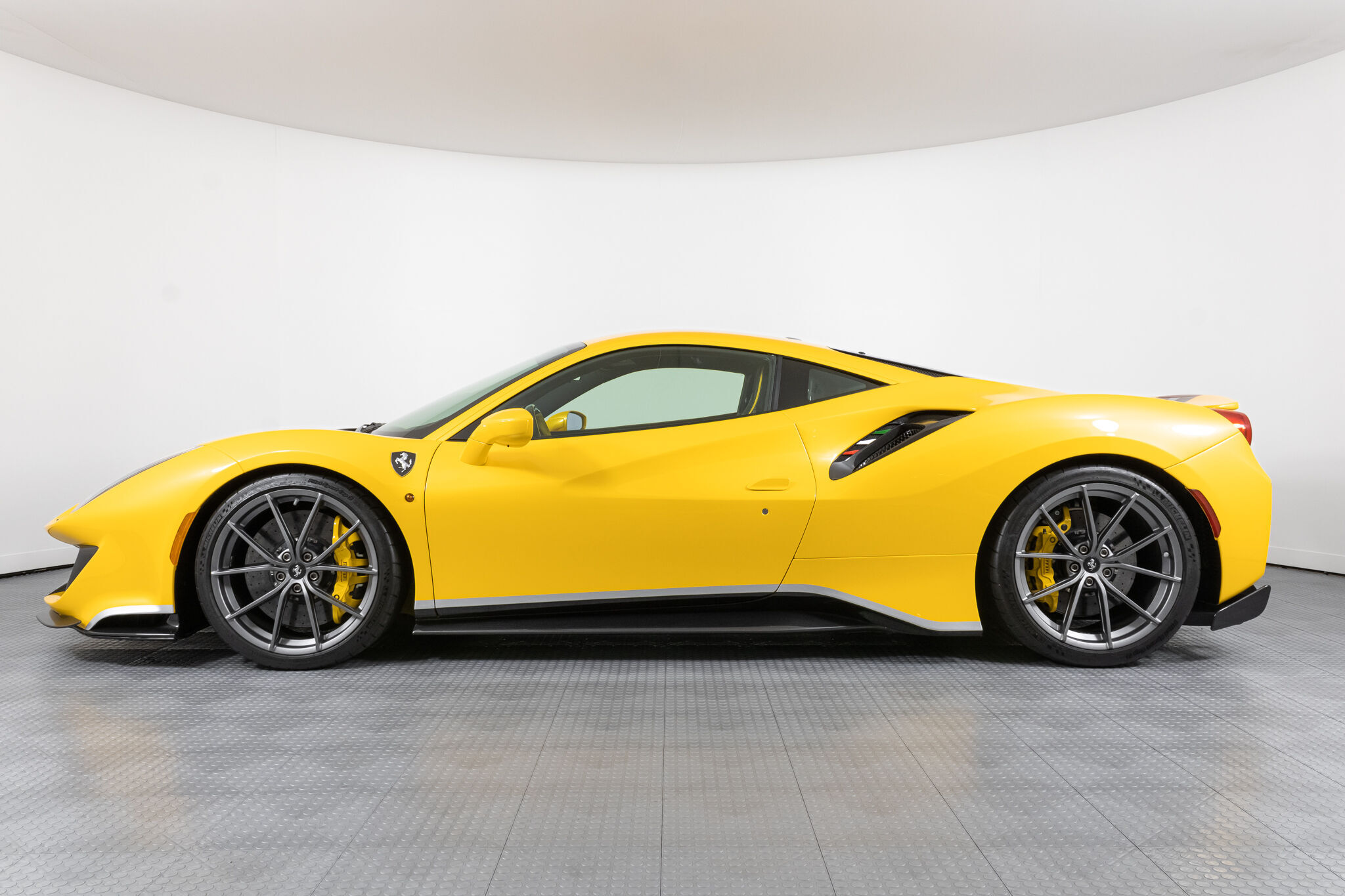 2020 Ferrari 488 Pista, 2/18