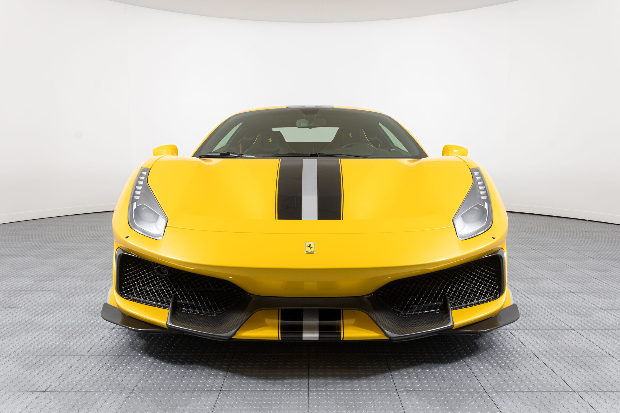 2020 Ferrari 488 Pista, 14/18