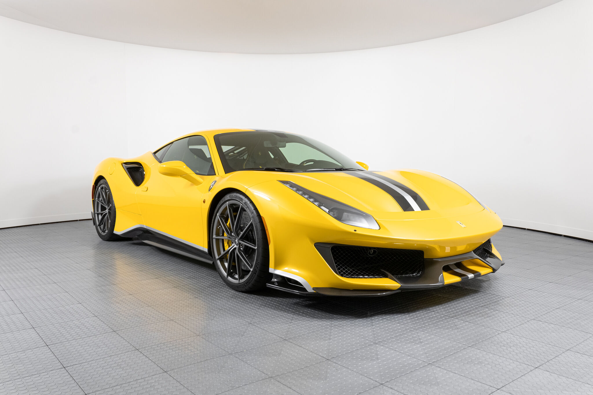 2020 Ferrari 488 Pista, 16/18