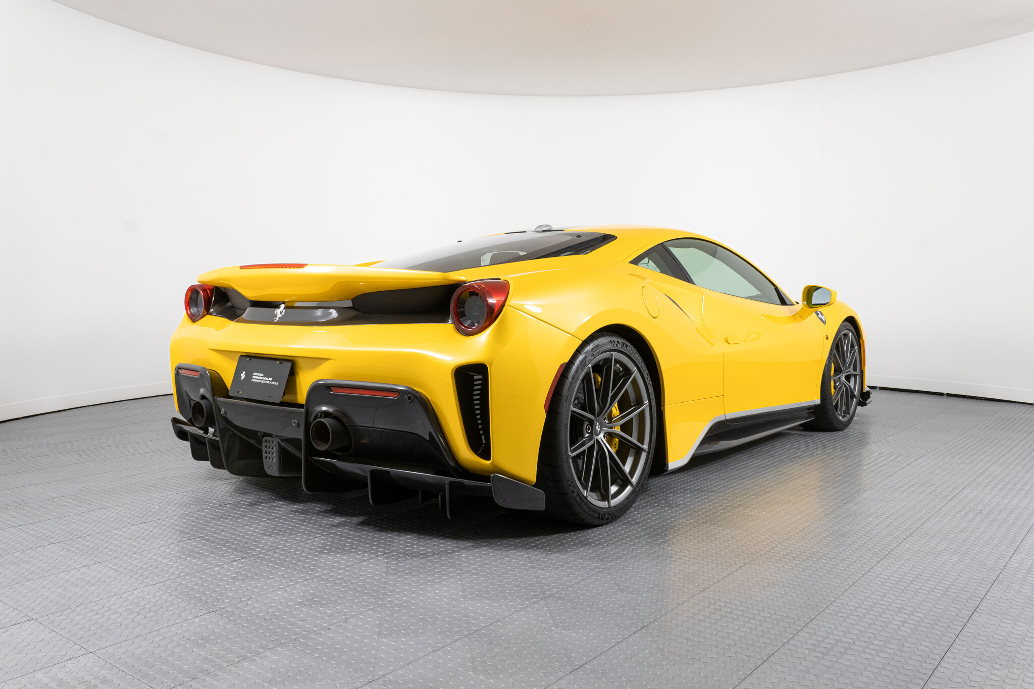 2020 Ferrari 488 Pista, 17/18