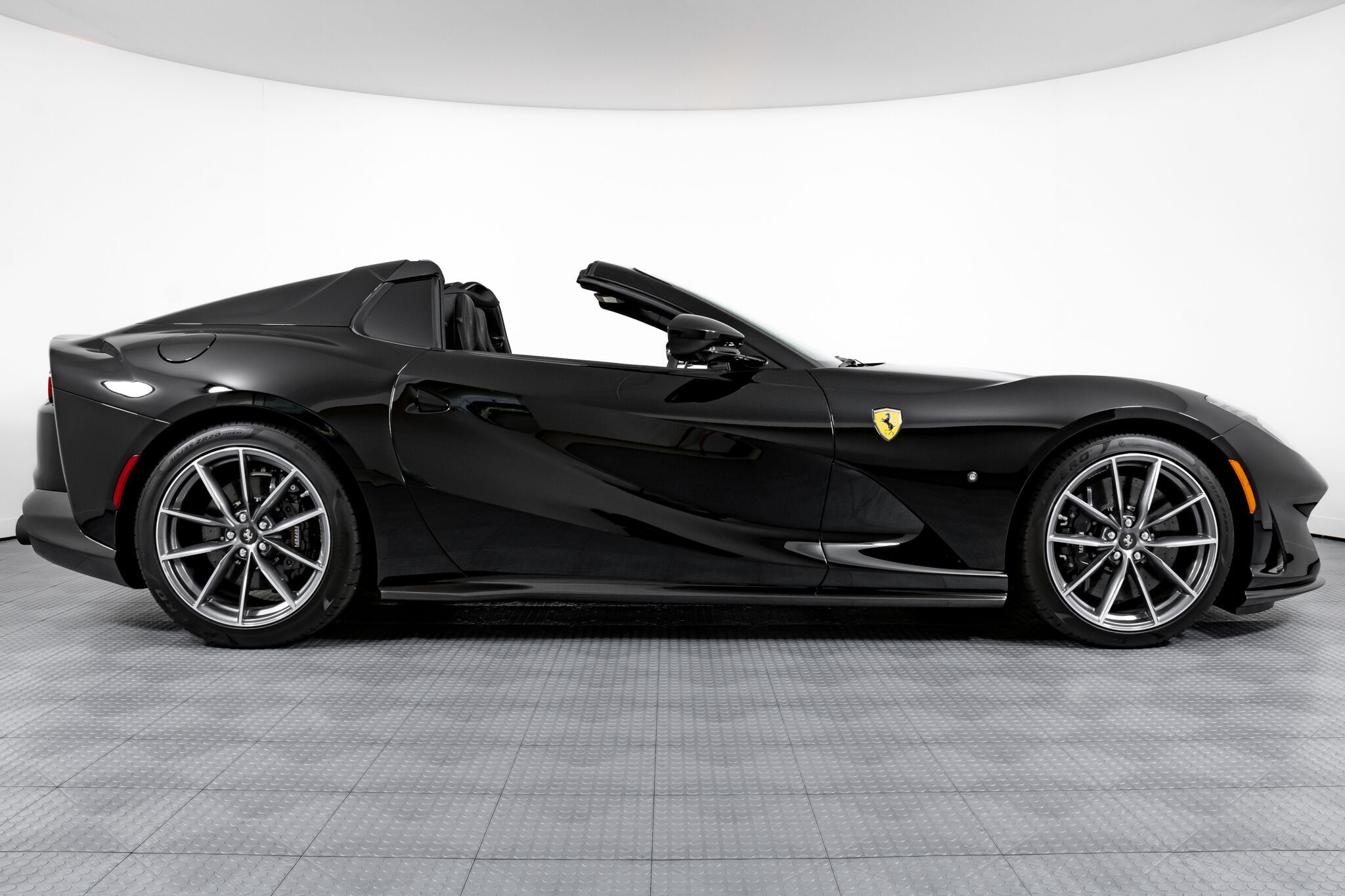 2022 Ferrari 812 GTS, 9/14