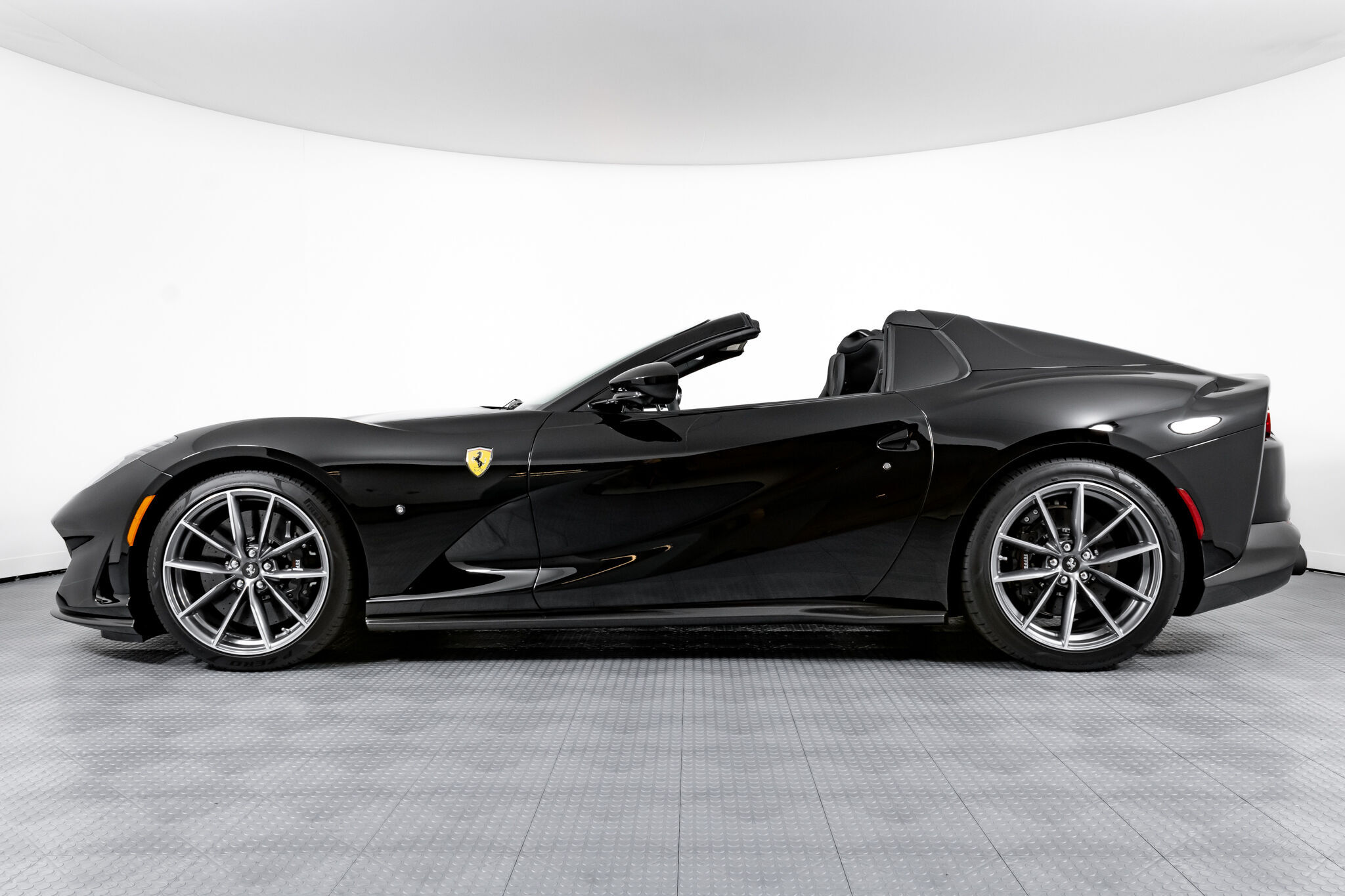 2022 Ferrari 812 GTS, 12/14