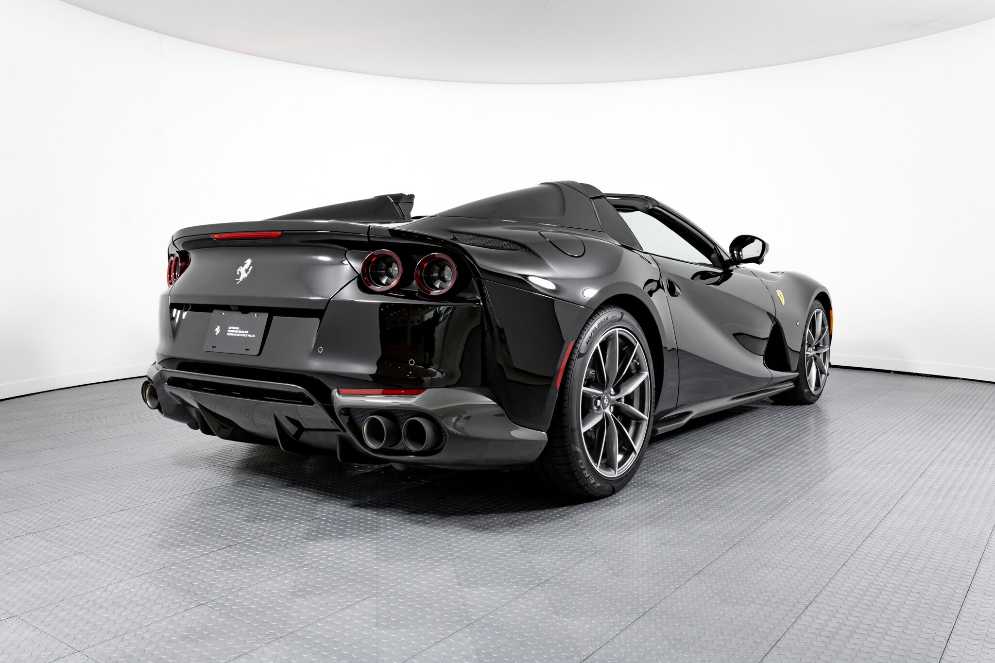 2022 Ferrari 812 GTS, 13/14