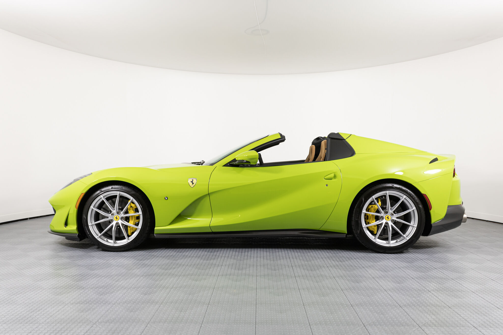 2022 Ferrari 812 GTS, 2/16