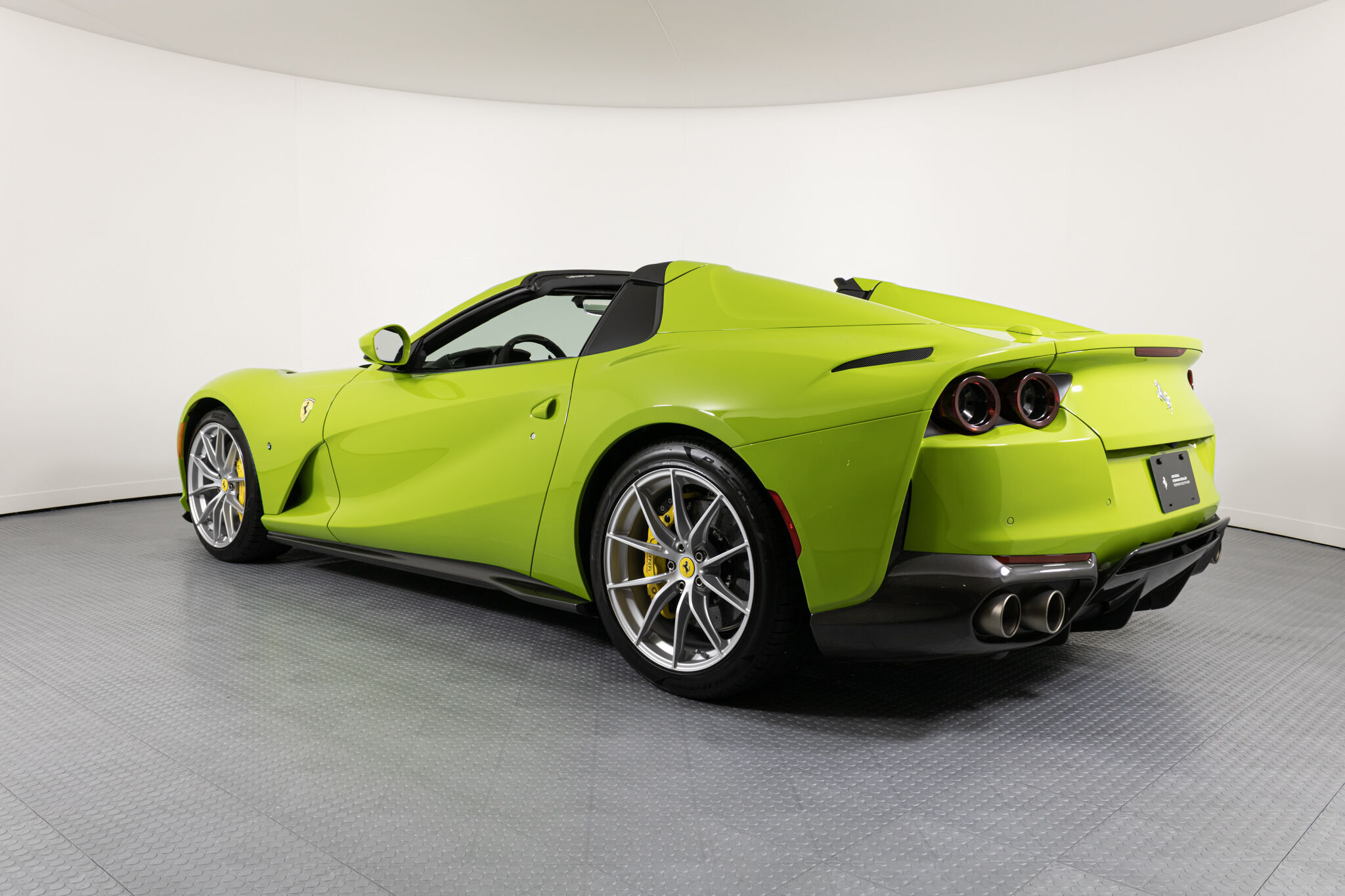 2022 Ferrari 812 GTS, 11/16
