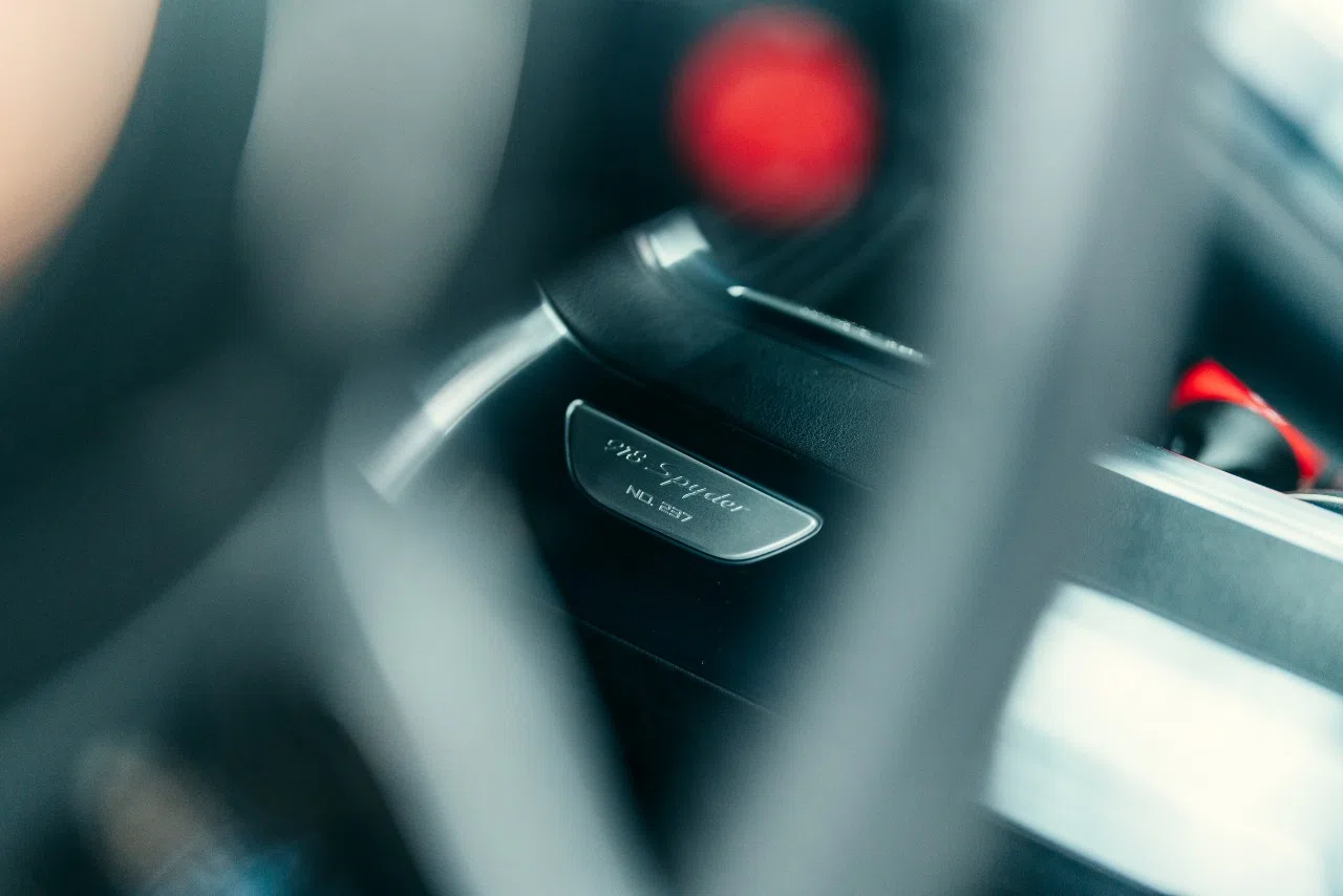 2015 Porsche 918 Spyder interior