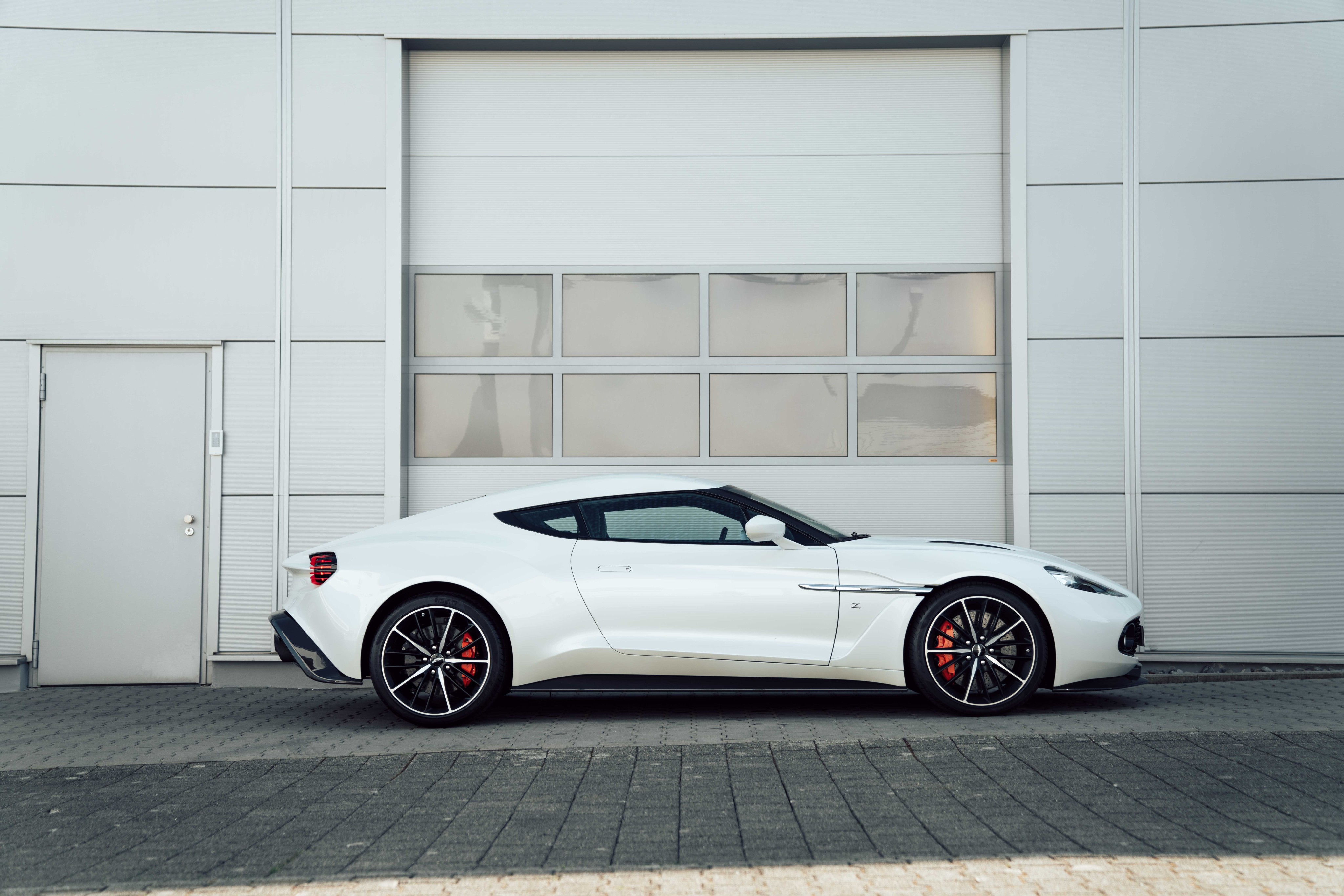 2017 Aston Martin Vanquish Zagato Coupé, 4/13