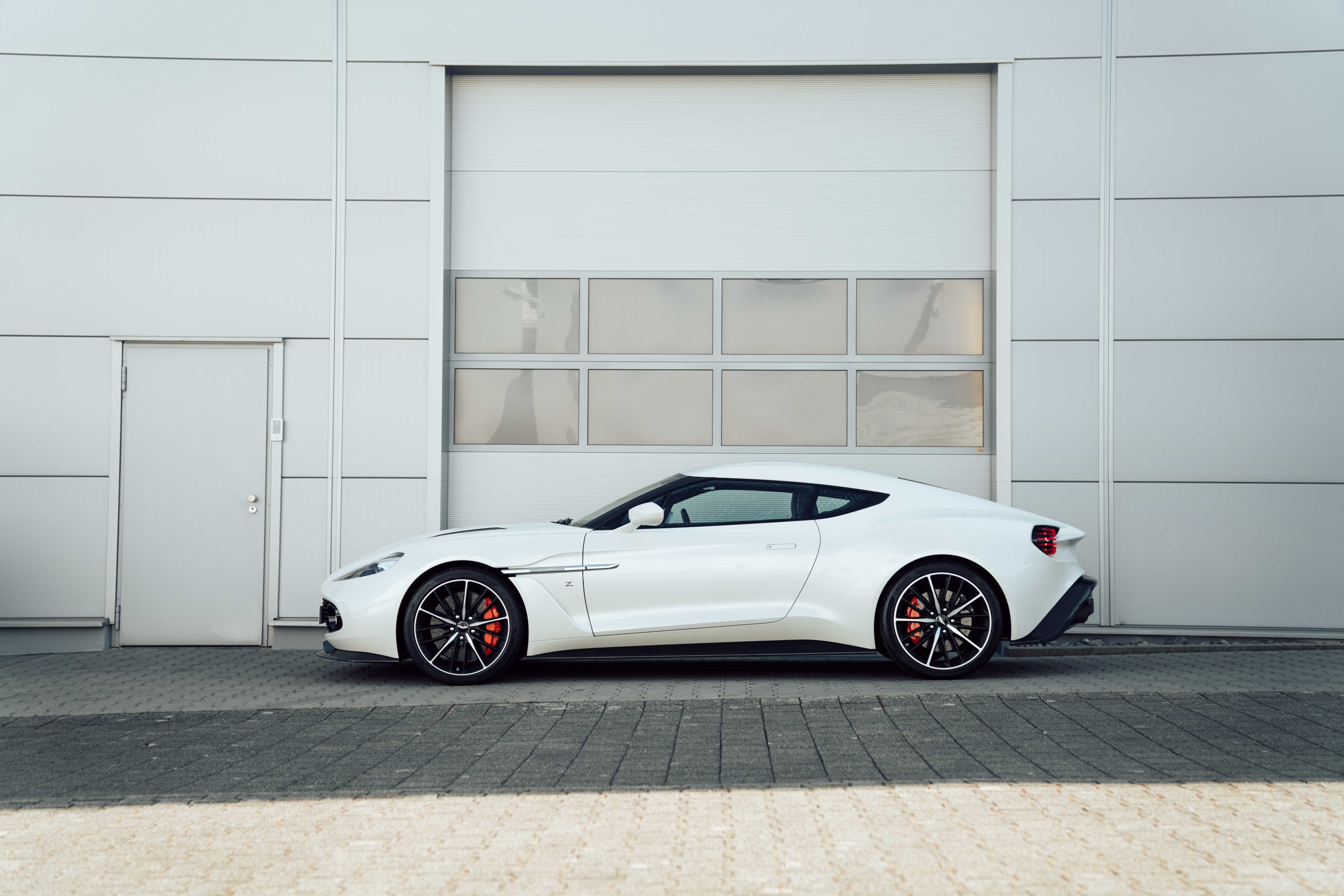 2017 Aston Martin Vanquish Zagato Coupé, 5/13