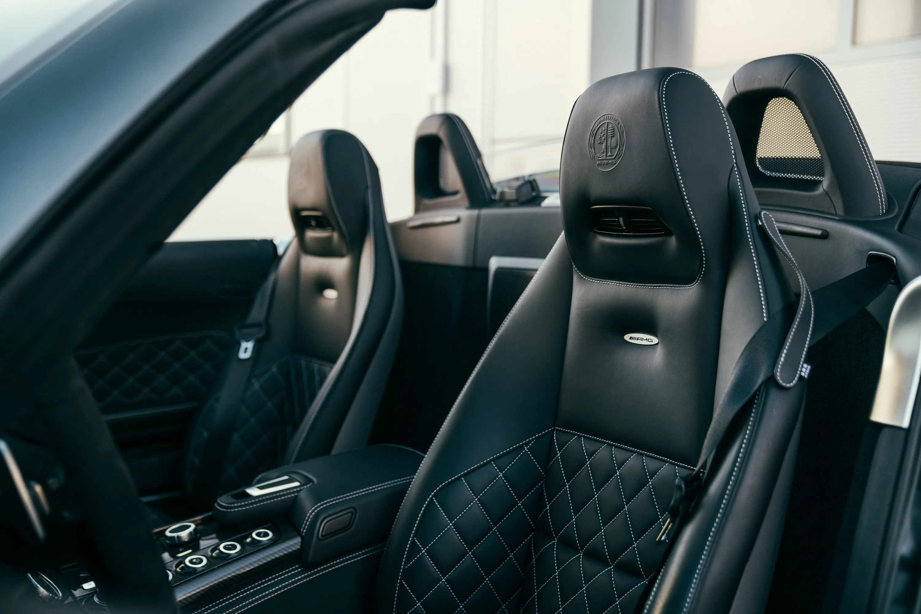2014 Mercedes-Benz SLS AMG GT Final Edition Roadster interior, seats