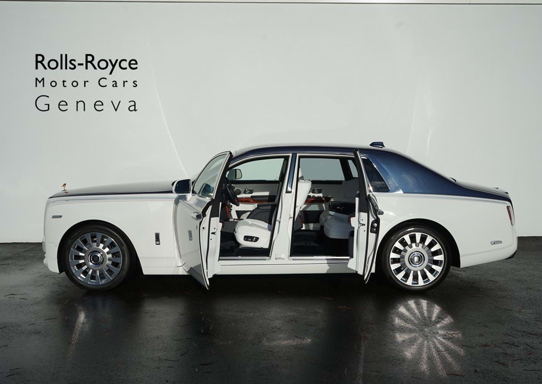 2017 Rolls-Royce Phantom VIII English White & Iguazu Blue