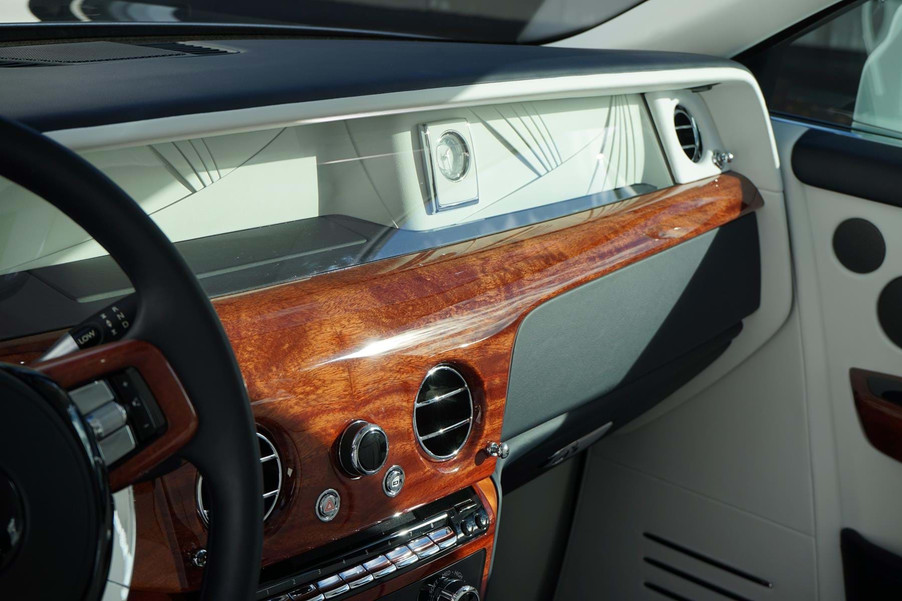 2017 Rolls-Royce Phantom VIII English White & Iguazu Blue, 4/20