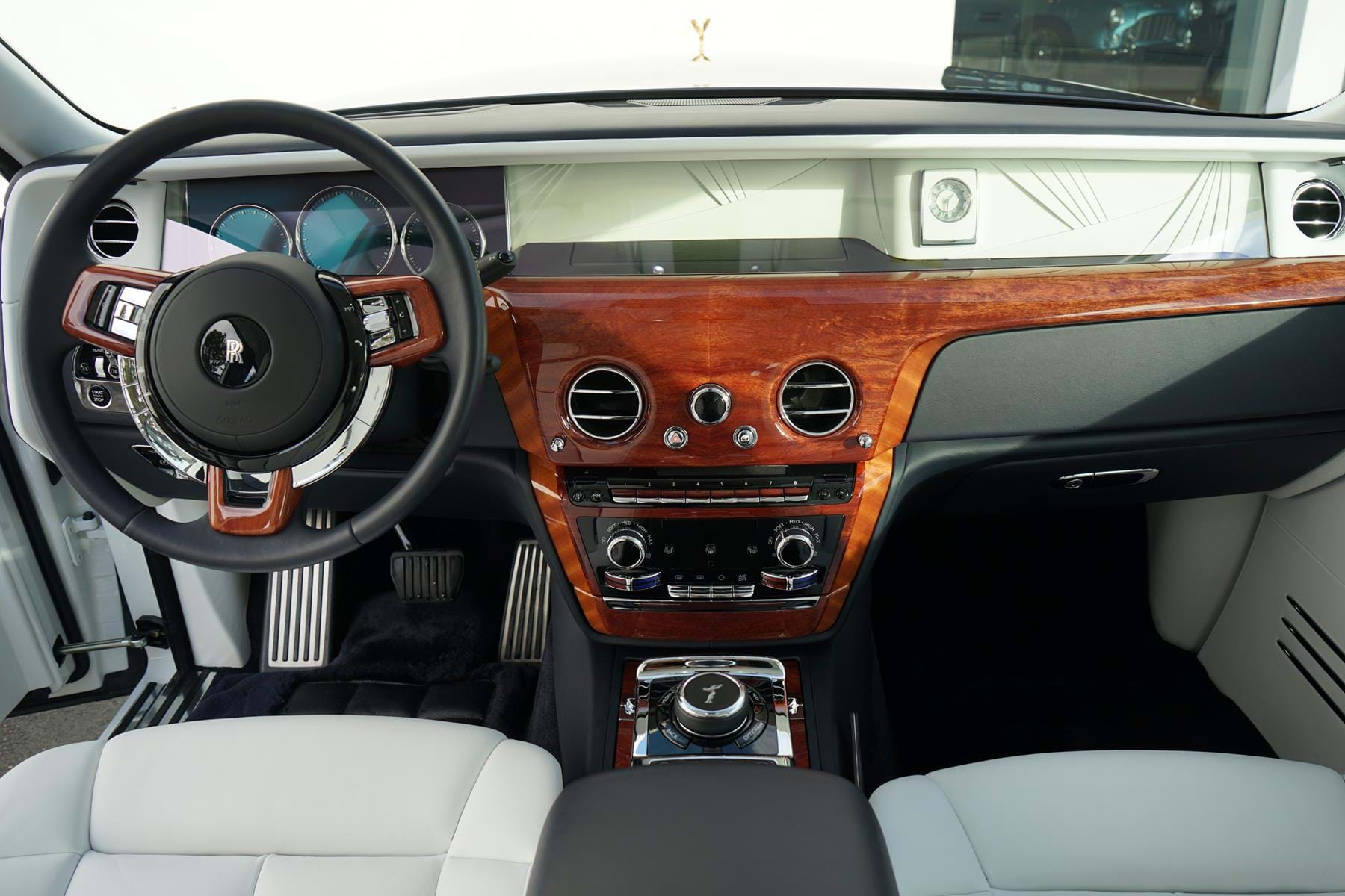 2017 Rolls-Royce Phantom VIII English White & Iguazu Blue, 5/20