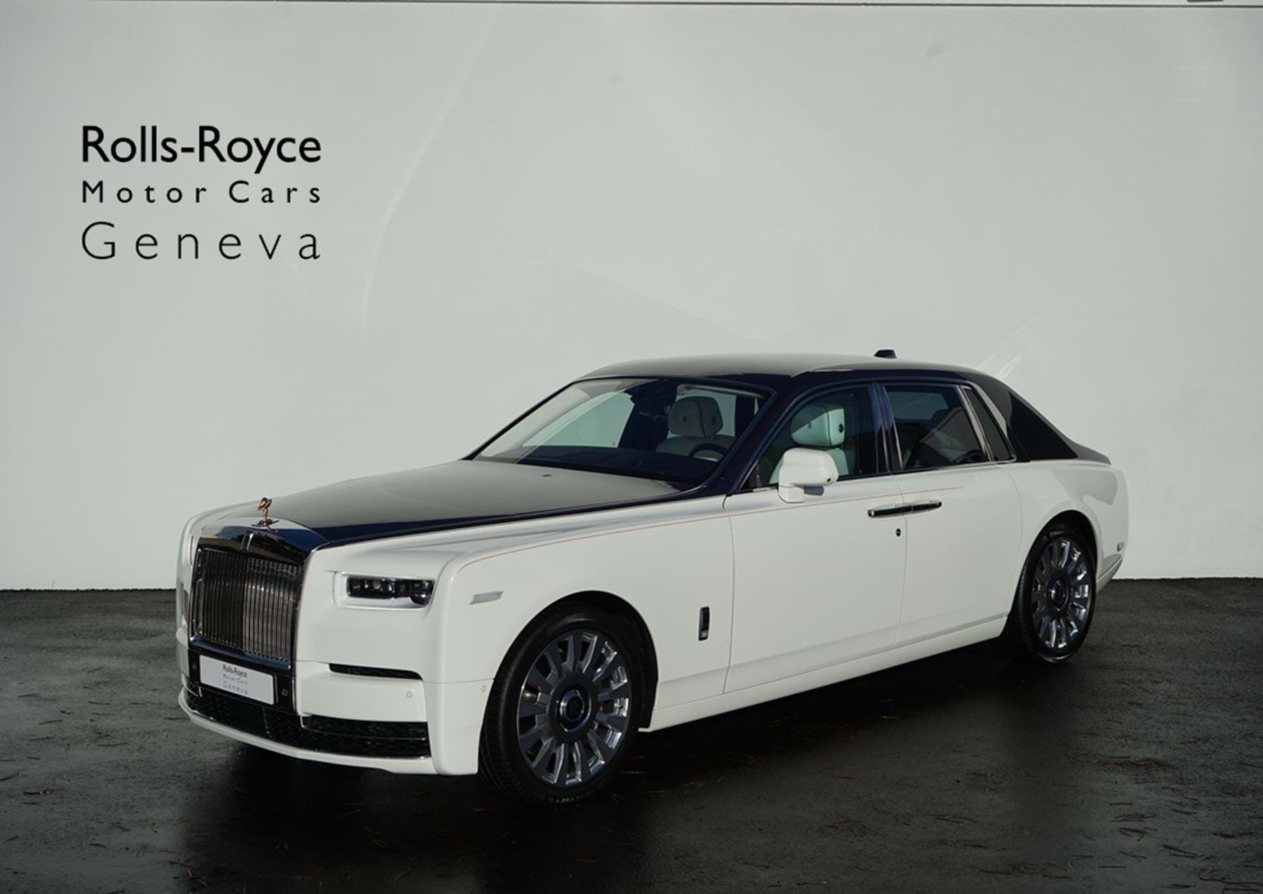2017 Rolls-Royce Phantom VIII English White & Iguazu Blue, 6/20