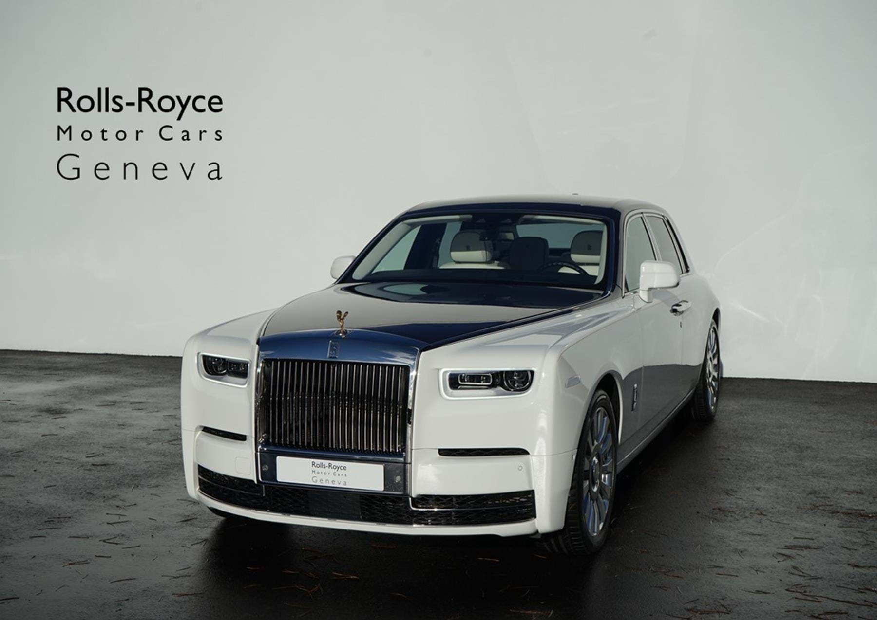 2017 Rolls-Royce Phantom VIII English White & Iguazu Blue, 8/20
