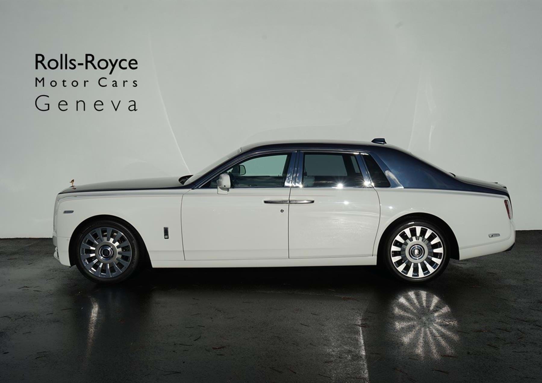 2017 Rolls-Royce Phantom VIII English White & Iguazu Blue, 9/20