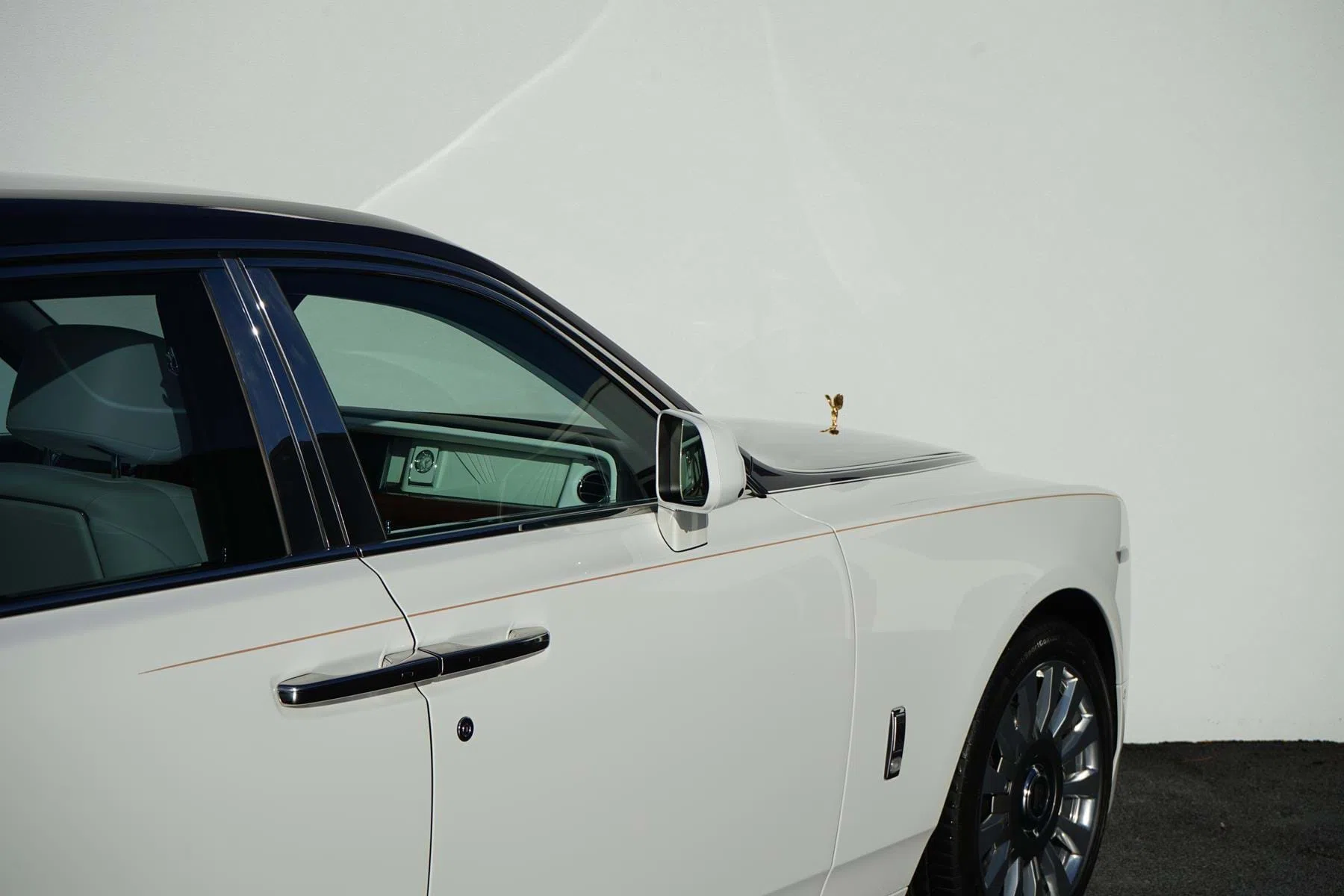 2017 Rolls-Royce Phantom VIII English White & Iguazu Blue for sale, exterior, English White & Iguazu Blue