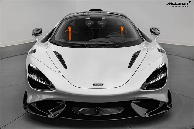 2021 McLaren 765LT Base, 2/20
