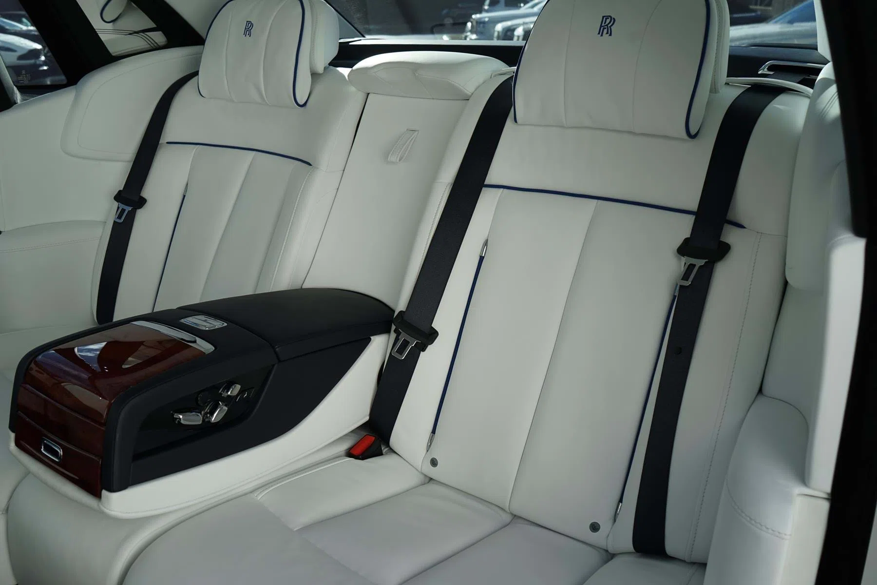 2017 Rolls-Royce Phantom VIII English White & Iguazu Blue interior, seats, Arctic White & Navy Blue