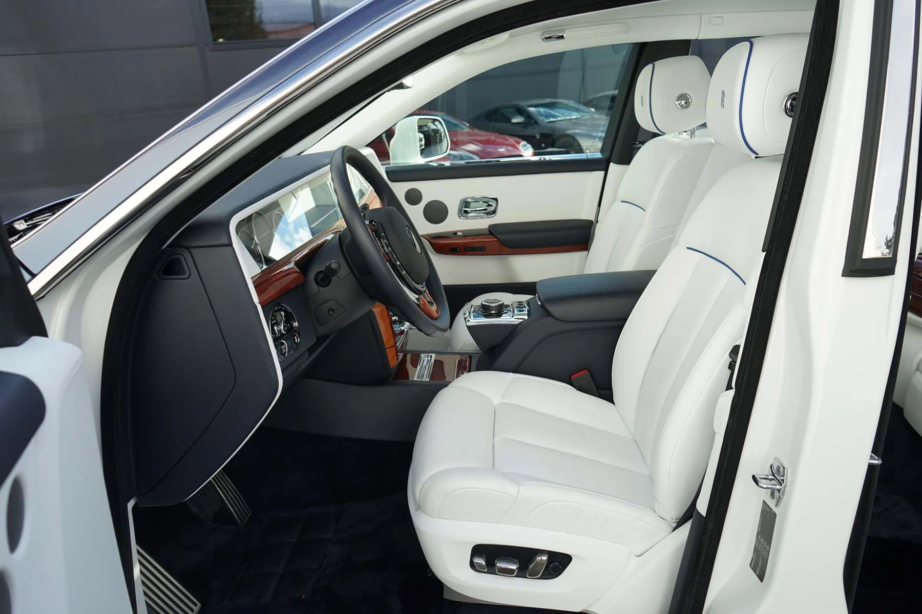 2017 Rolls-Royce Phantom VIII English White & Iguazu Blue interior, seats, Arctic White & Navy Blue