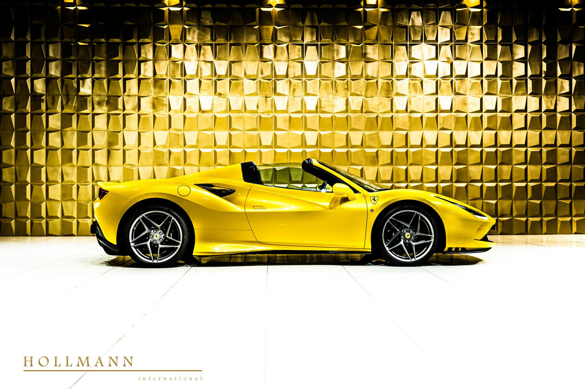 2022 Ferrari F8 Spider, 5/15
