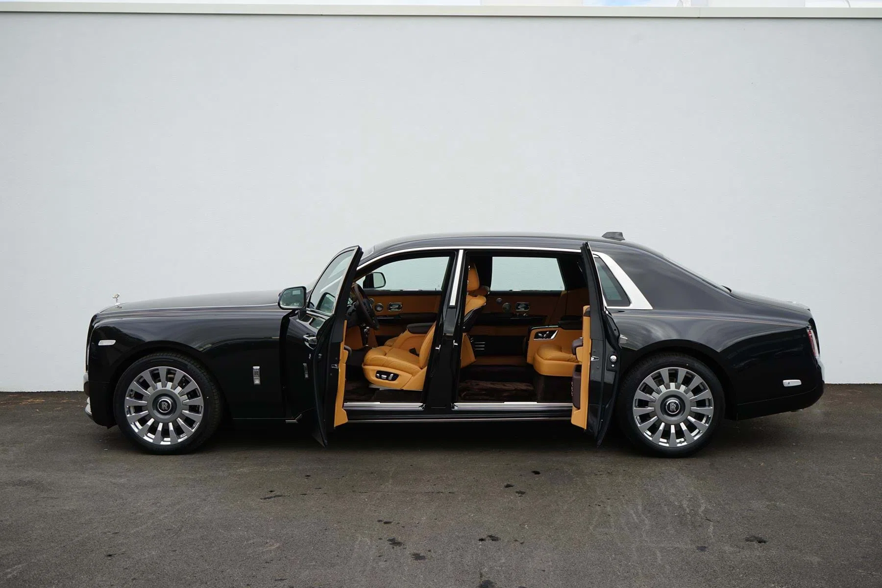 2019 Rolls-Royce Phantom VIII Extended Wheelbase for sale, exterior, Infinity Black