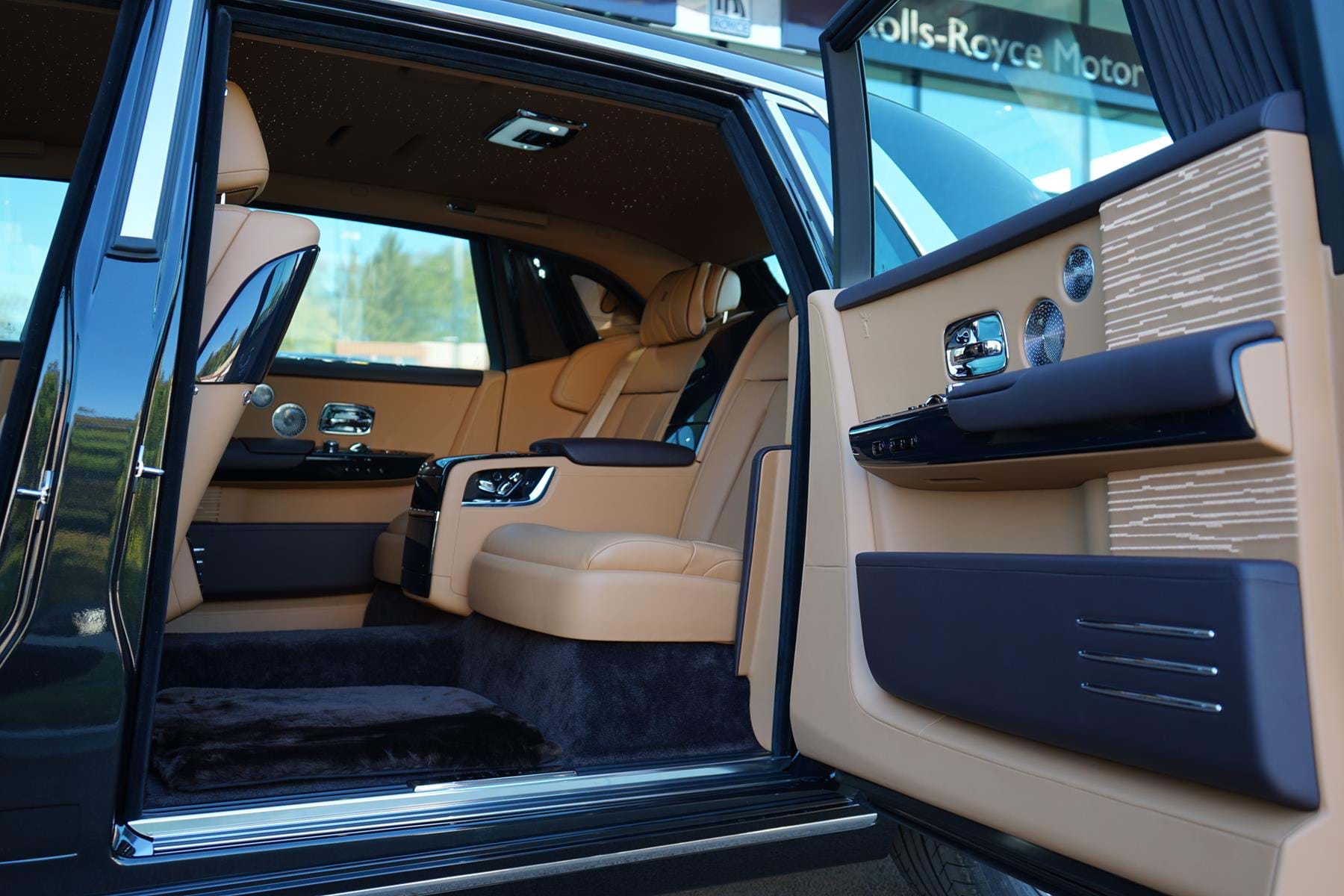 2019 Rolls-Royce Phantom VIII Extended Wheelbase, 4/20