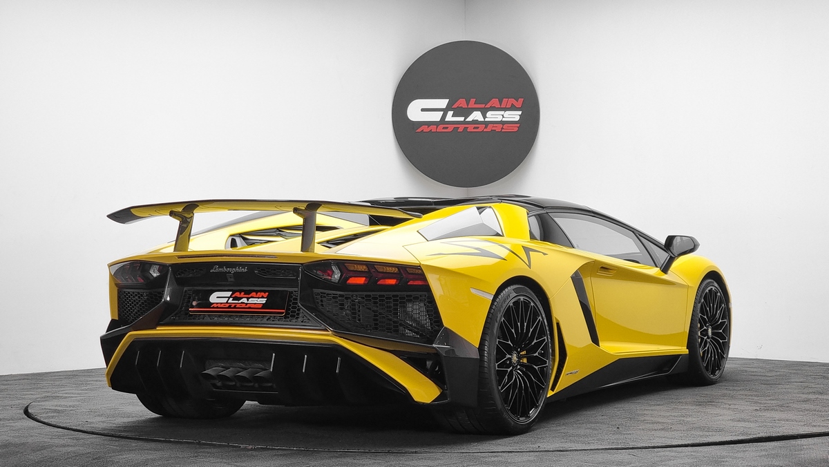 2016 Lamborghini Aventador SV Roadster – 1 of 500, 2/19