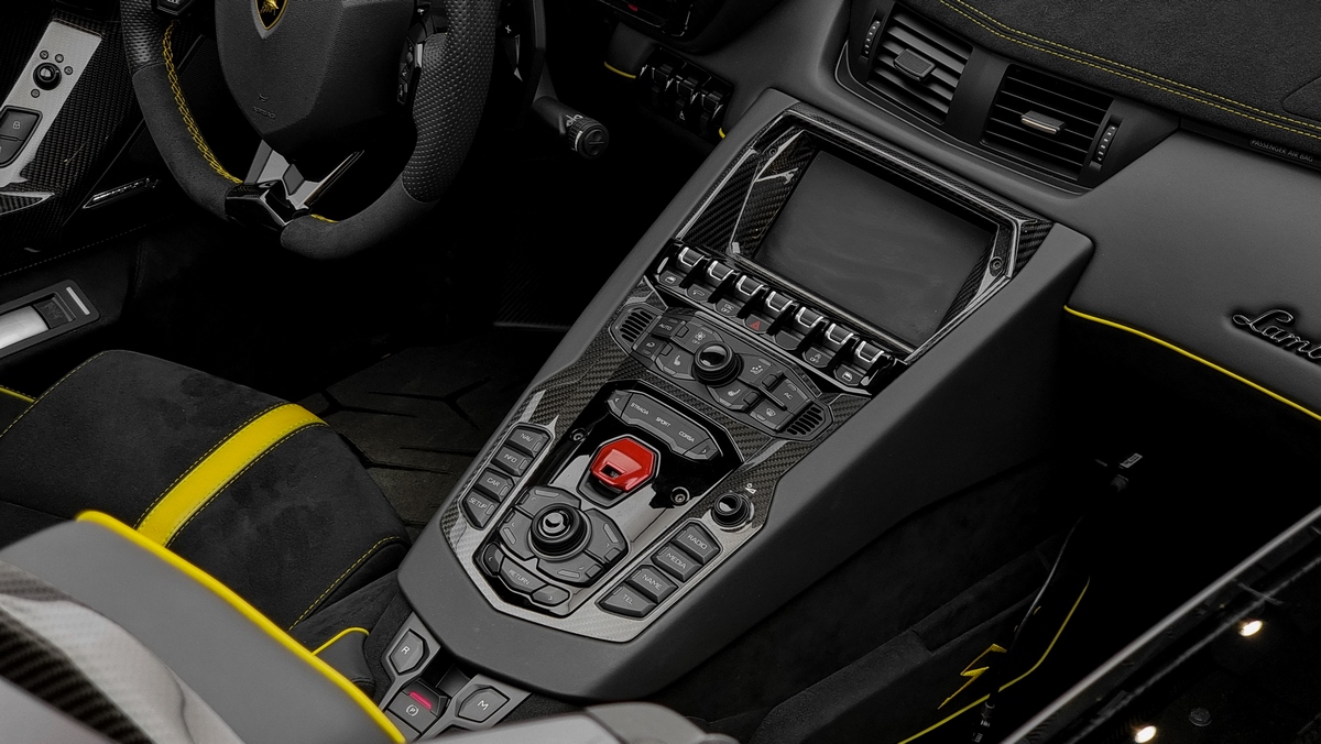 2016 Lamborghini Aventador SV Roadster – 1 of 500, 9/19