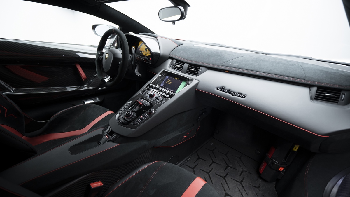 2016 Lamborghini Aventador LP750-4 SV – 1 of 600, 3/19