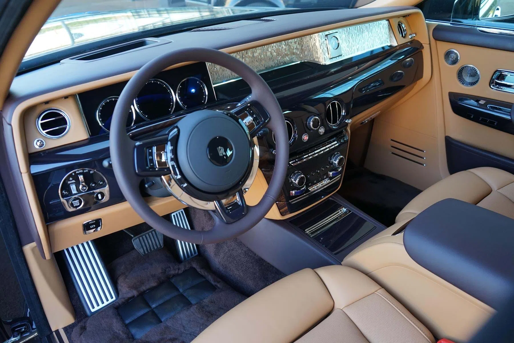 2019 Rolls-Royce Phantom VIII Extended Wheelbase interior, dashboard, Tan & Dark Spice