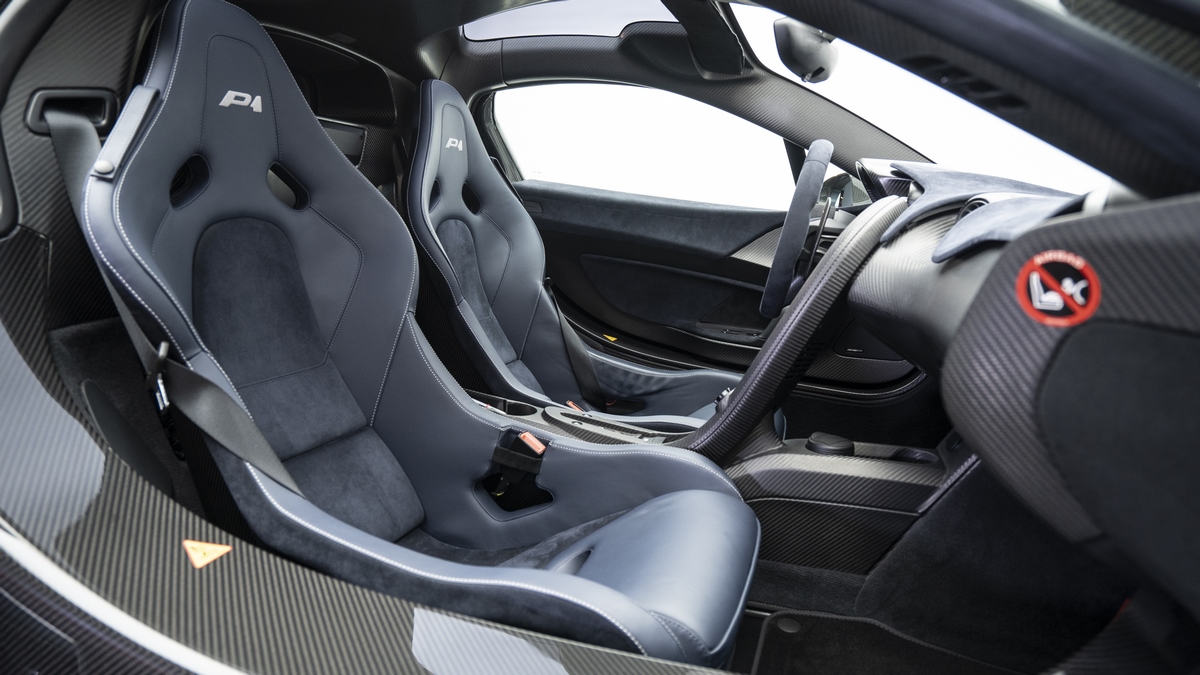 2015 McLaren P1, 3/18