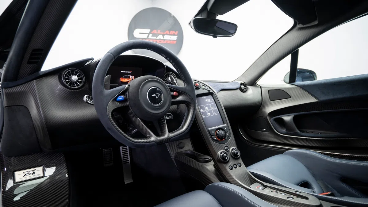 2015 McLaren P1 interior, dashboard