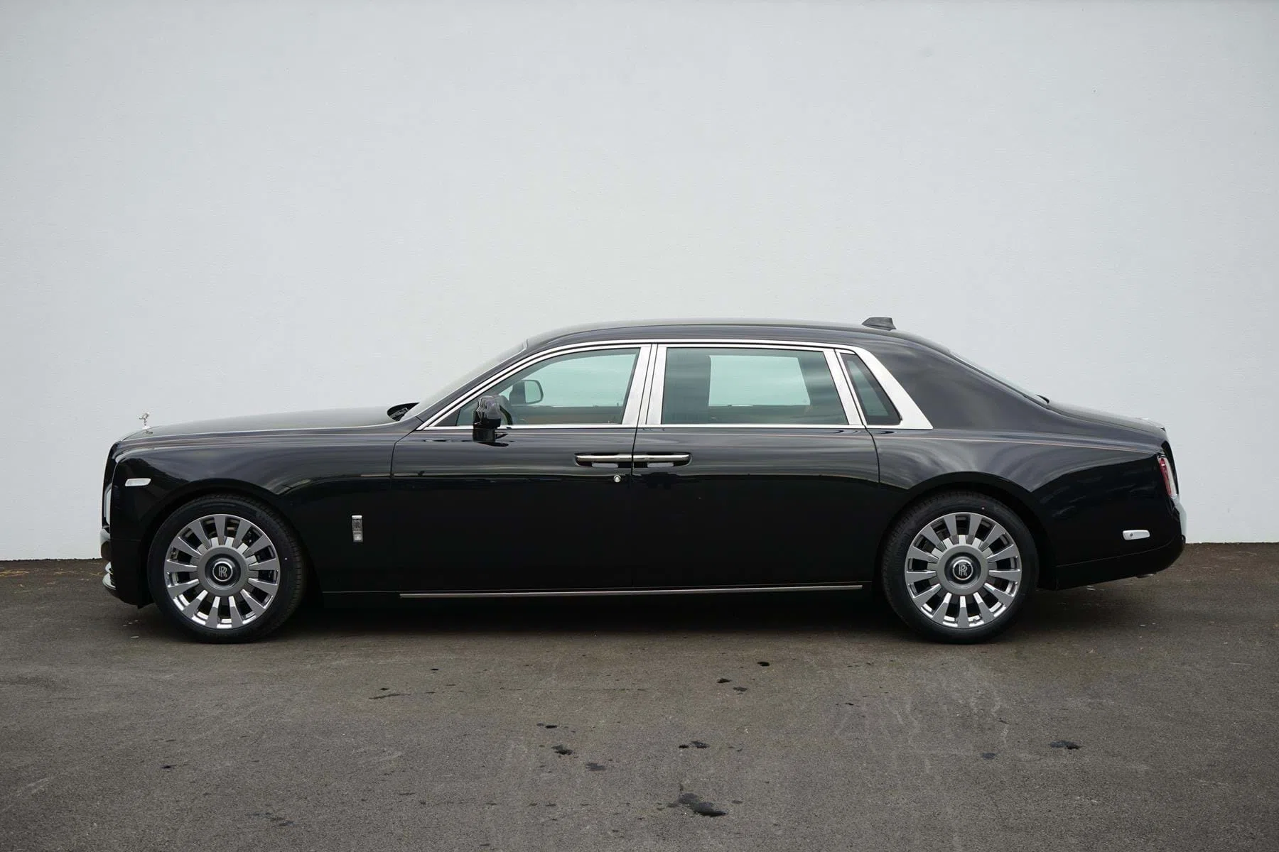 2019 Rolls-Royce Phantom VIII Extended Wheelbase for sale, exterior, Infinity Black