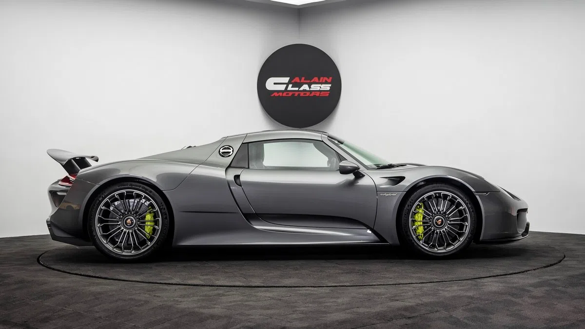 2015 Porsche 918 Spyder, side profile