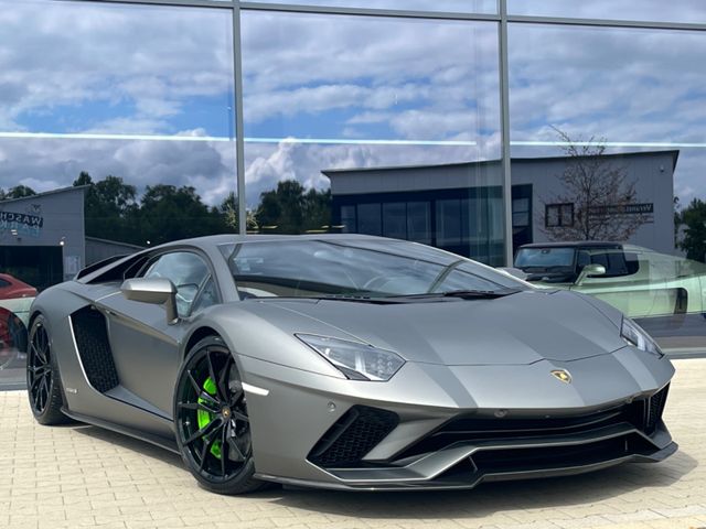 2019 Lamborghini Aventador S, 2/20