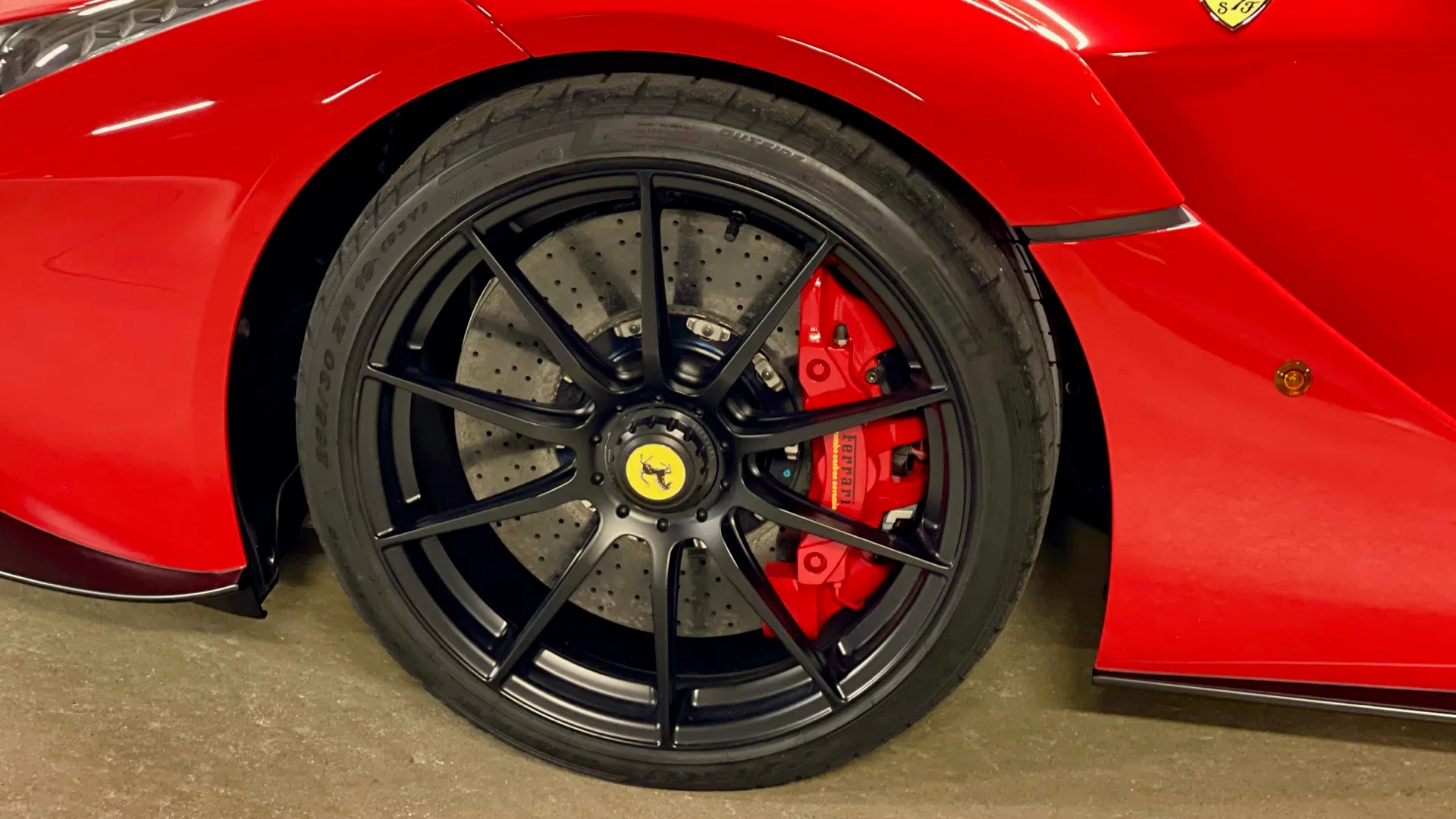2015 Ferrari LaFerrari wheel