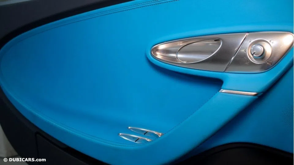 2017 Bugatti Chiron interior, door panel, Blue