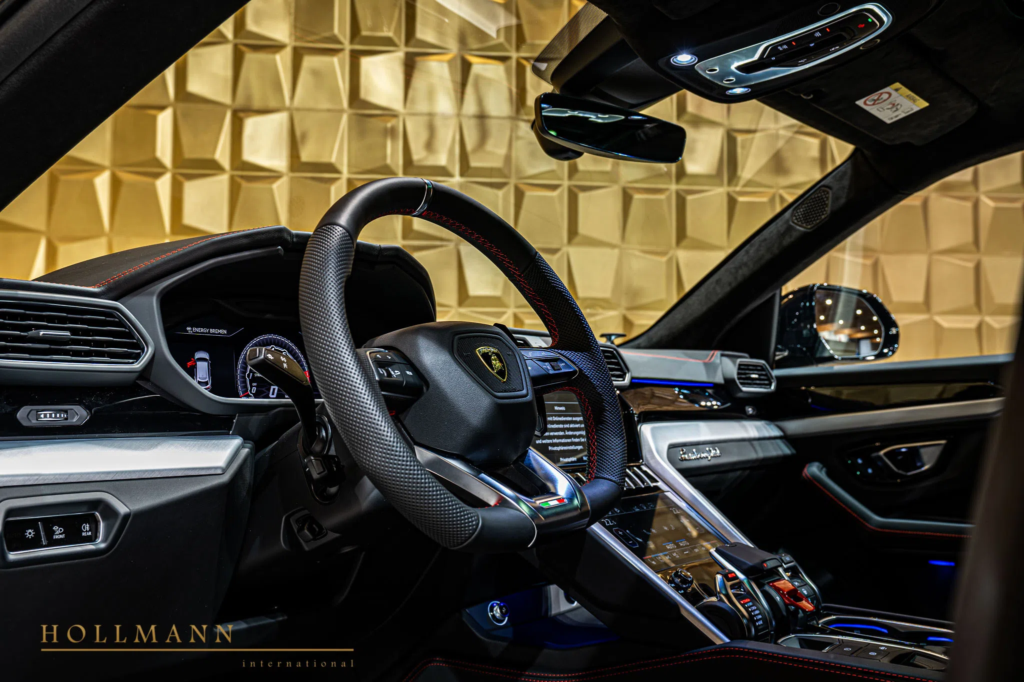 2022 Lamborghini Urus interior