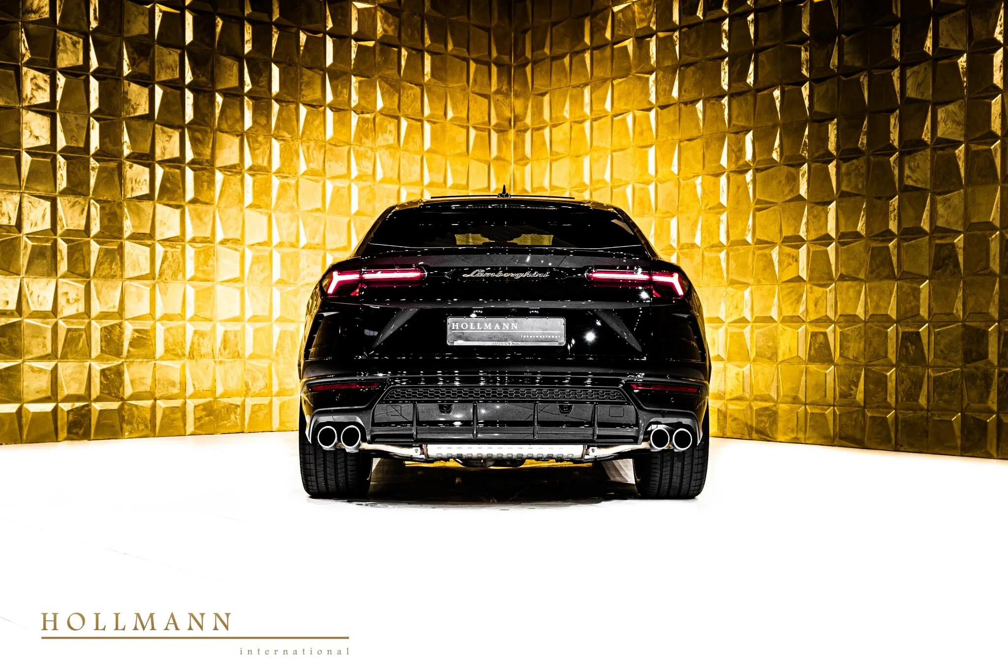 2022 Lamborghini Urus, rear three-quarter view