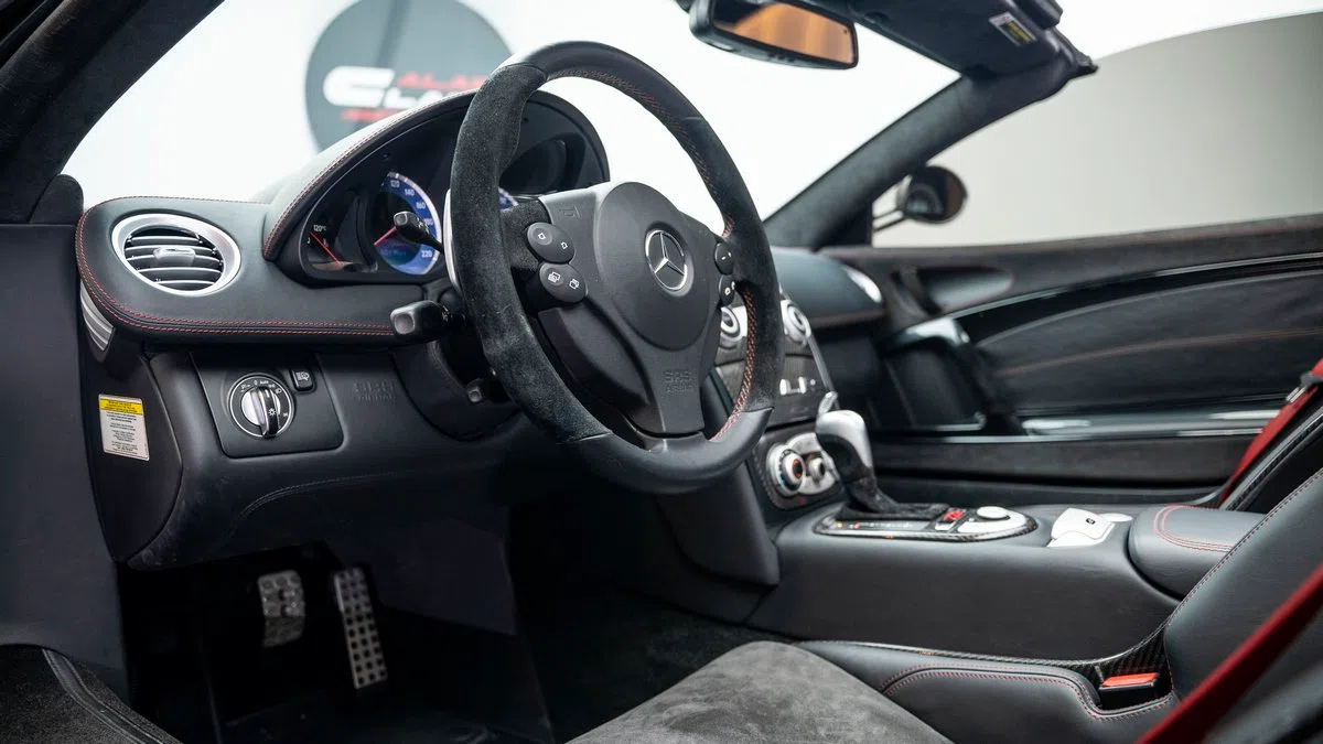 2009 Mercedes-Benz SLR McLaren 722s Roadster interior