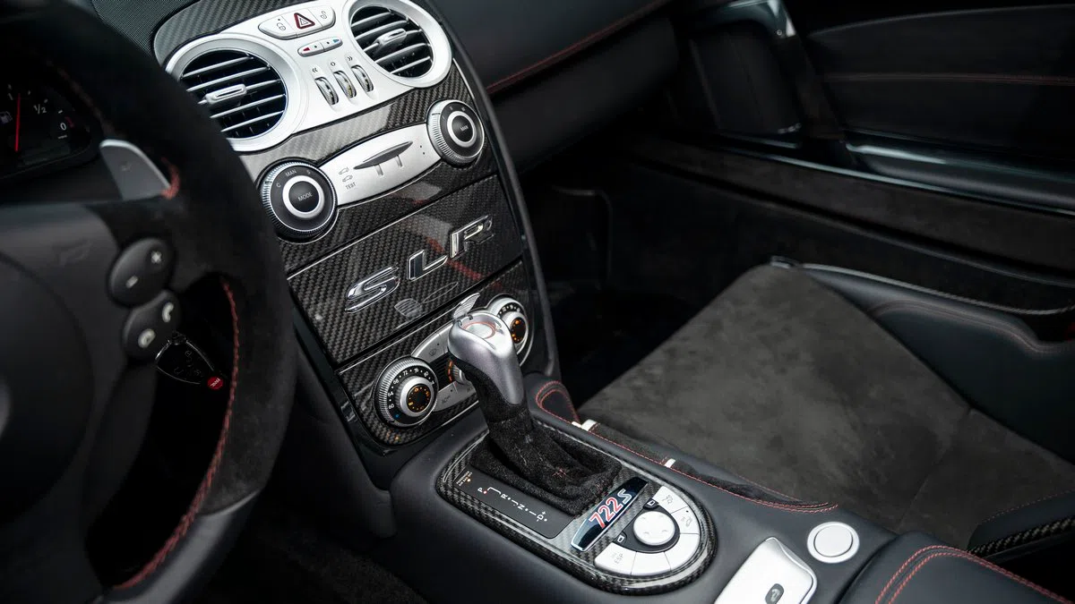 2009 Mercedes-Benz SLR McLaren 722s Roadster interior, center console