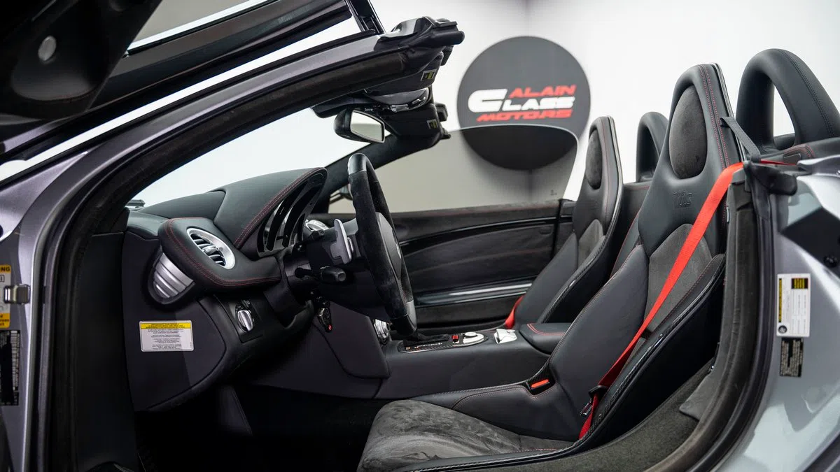 2009 Mercedes-Benz SLR McLaren 722s Roadster interior