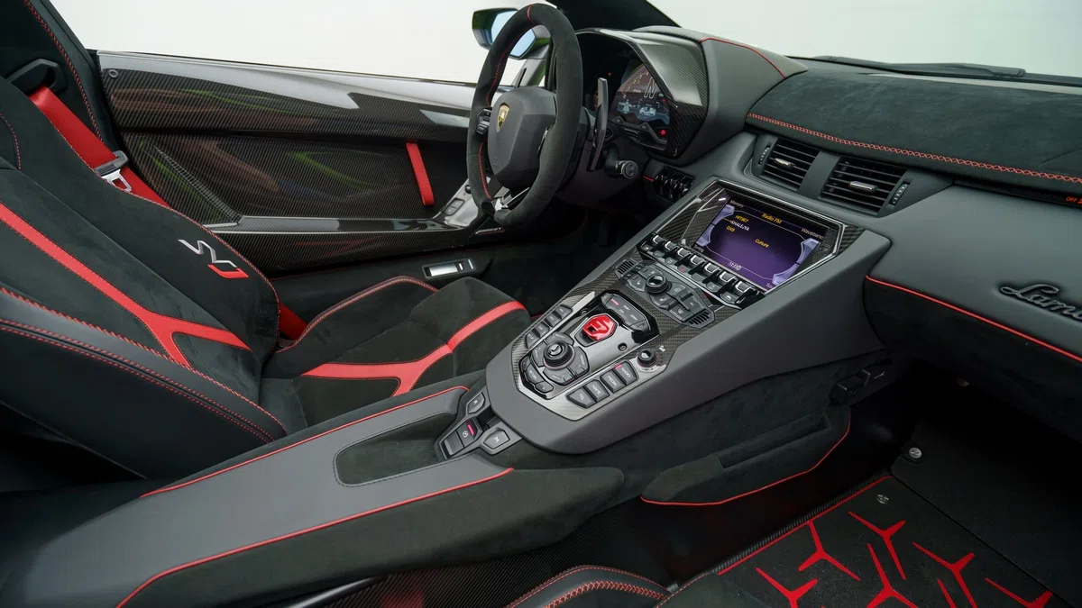 2021 Lamborghini Aventador SVJ Roadster – 1 of 800 interior