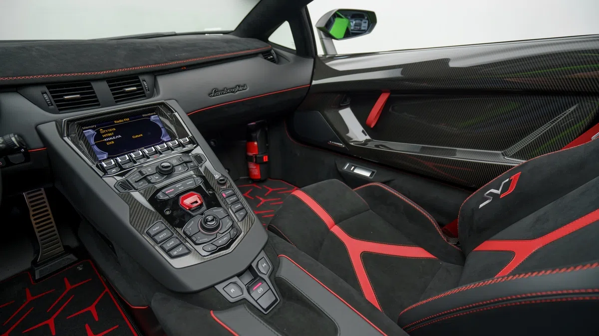 2021 Lamborghini Aventador SVJ Roadster – 1 of 800 interior