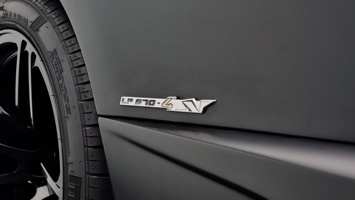 2010 Lamborghini Murcielago SV – 1 of 186, 9/24