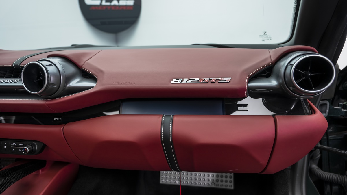 2021 Ferrari 812 GTS, 6/18