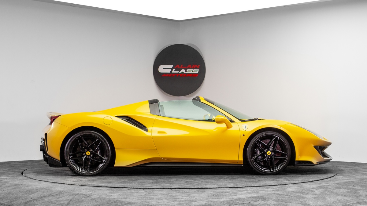 2019 Ferrari 488 Pista Spider, 2/17