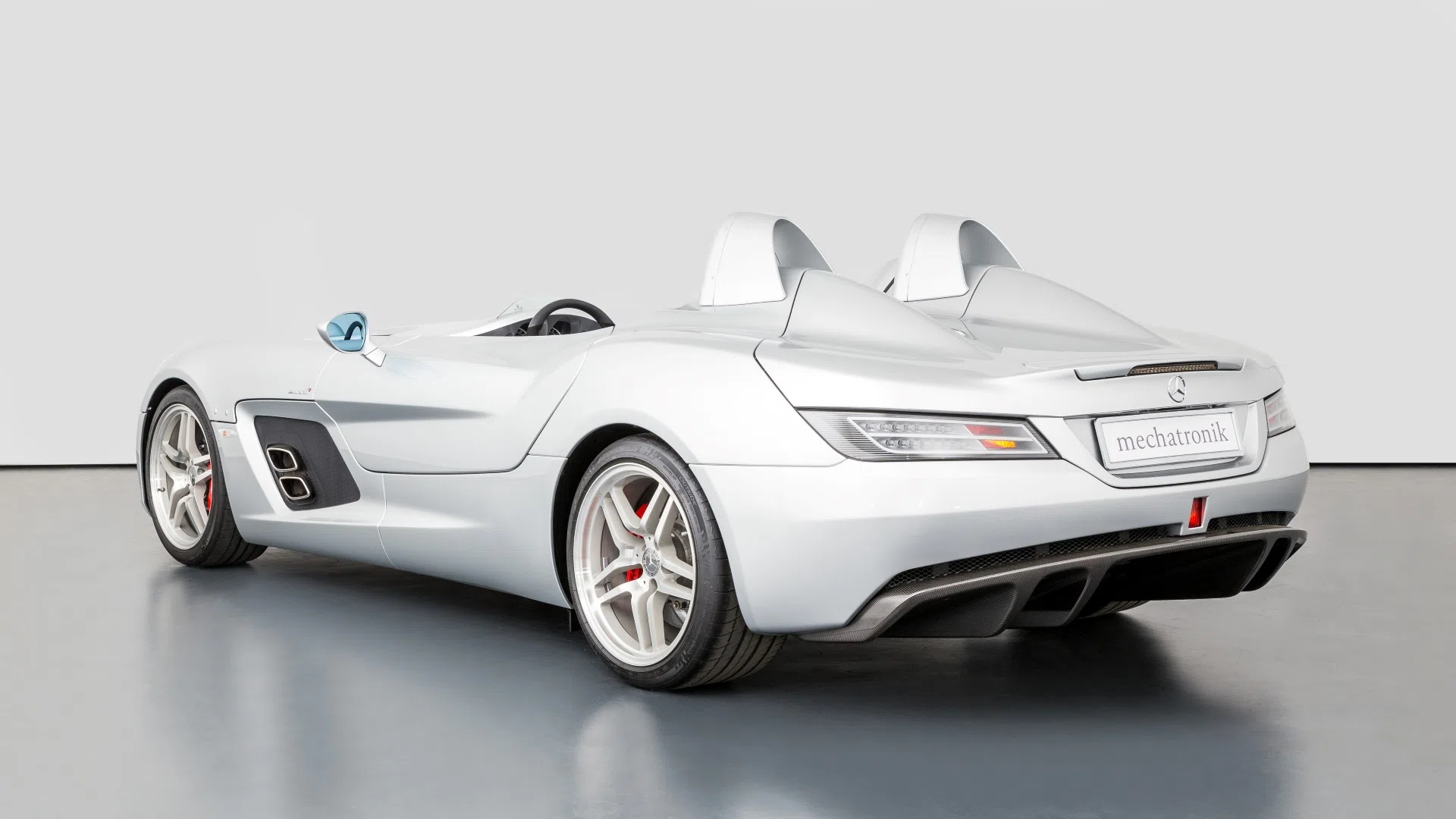 2010 Mercedes-Benz SLR McLaren Stirling Moss for sale, exterior, 977U Crystal Laurit Silber metallic